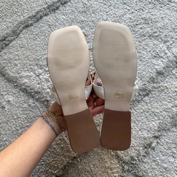 Vintage Naturalizer sandals white leather block heel slip on double strap 8.5 - Picture 9 of 13